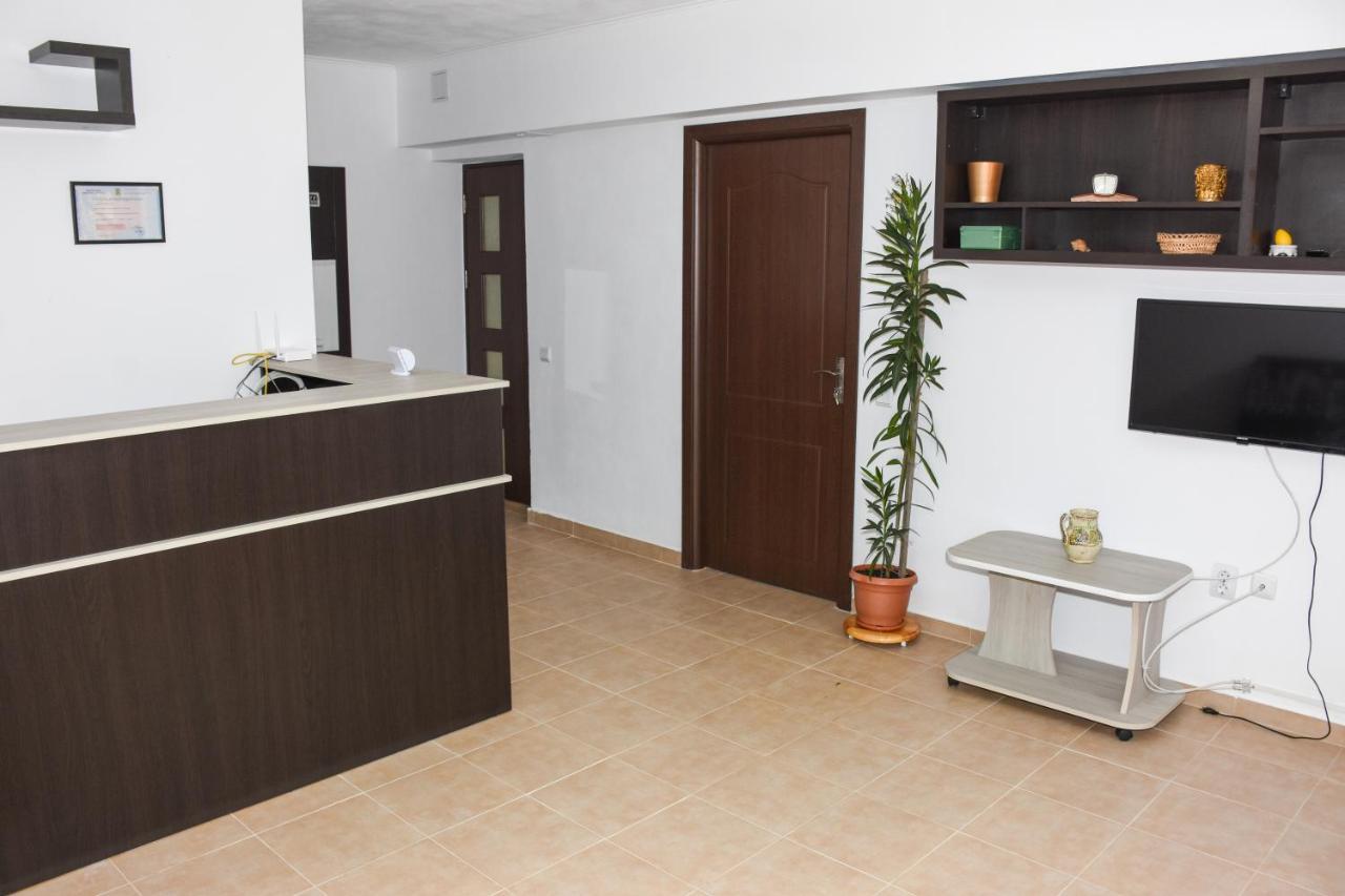 Отель Tomis House Куртя-де-Арджеш Экстерьер фото
