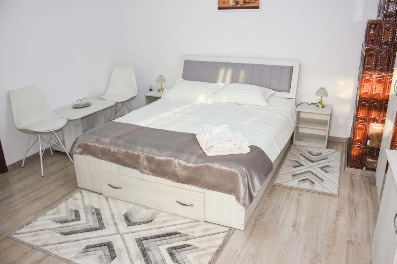 Отель Tomis House Куртя-де-Арджеш Экстерьер фото