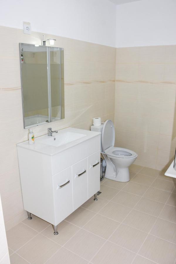 Отель Tomis House Куртя-де-Арджеш Экстерьер фото