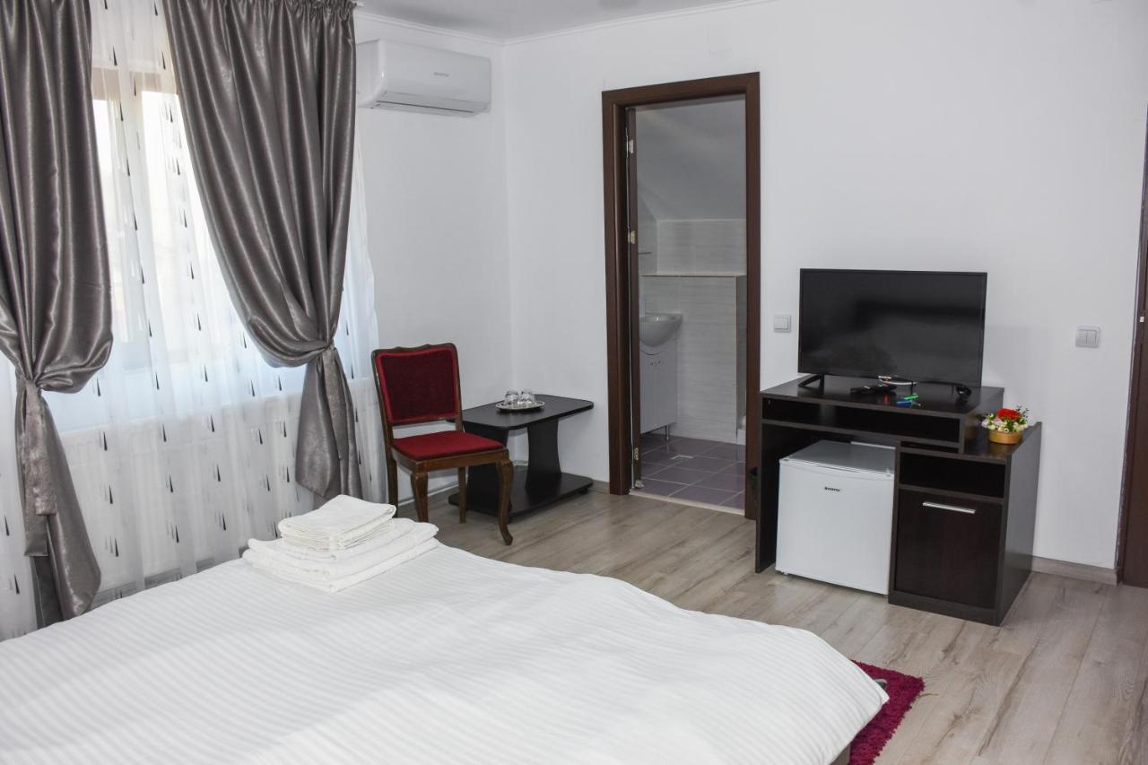 Отель Tomis House Куртя-де-Арджеш Экстерьер фото