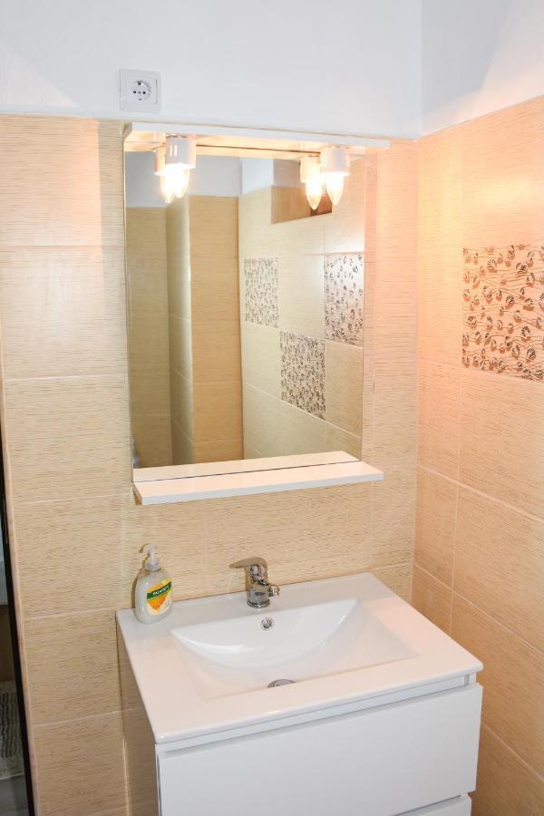 Отель Tomis House Куртя-де-Арджеш Экстерьер фото