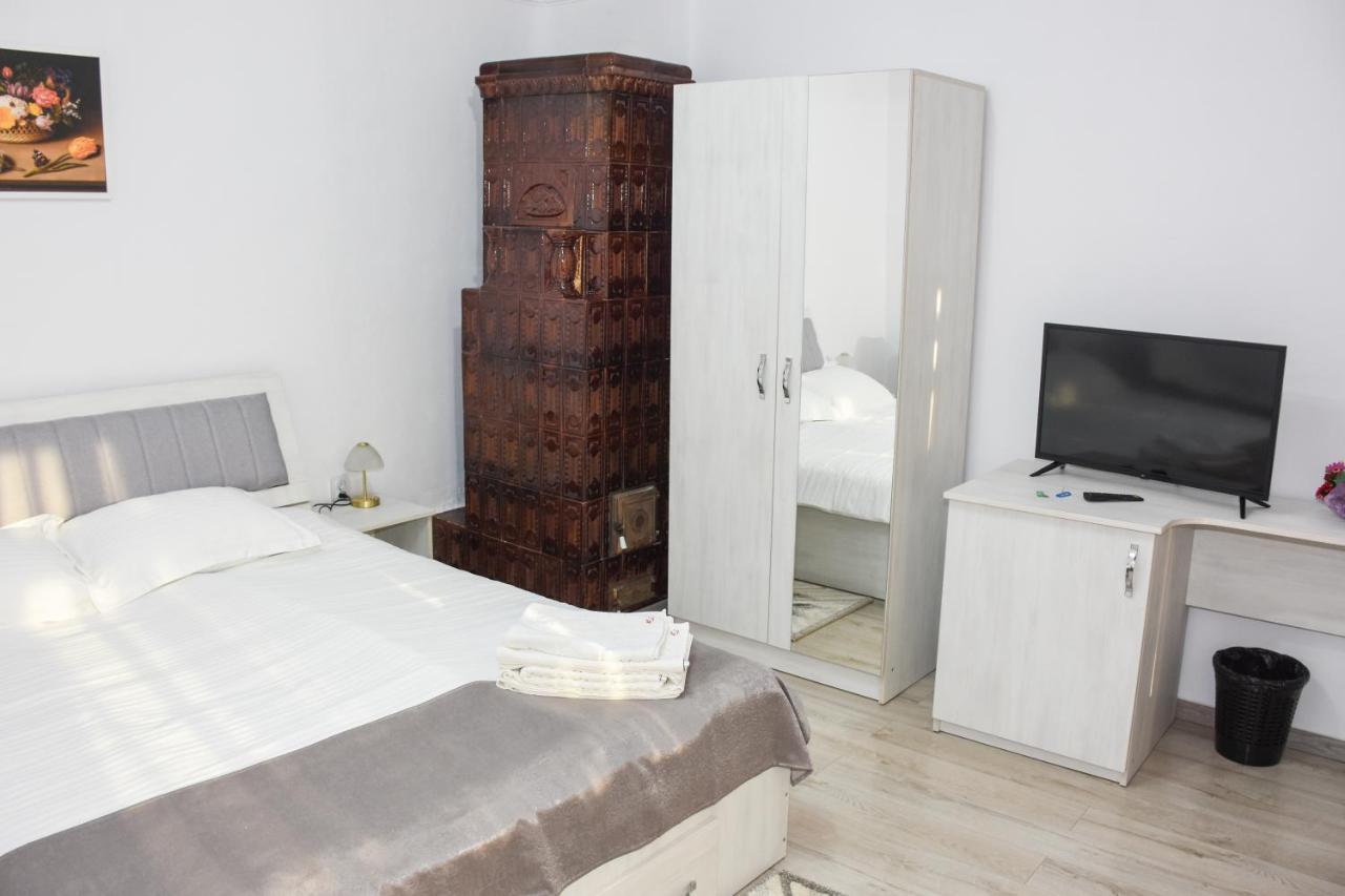 Отель Tomis House Куртя-де-Арджеш Экстерьер фото