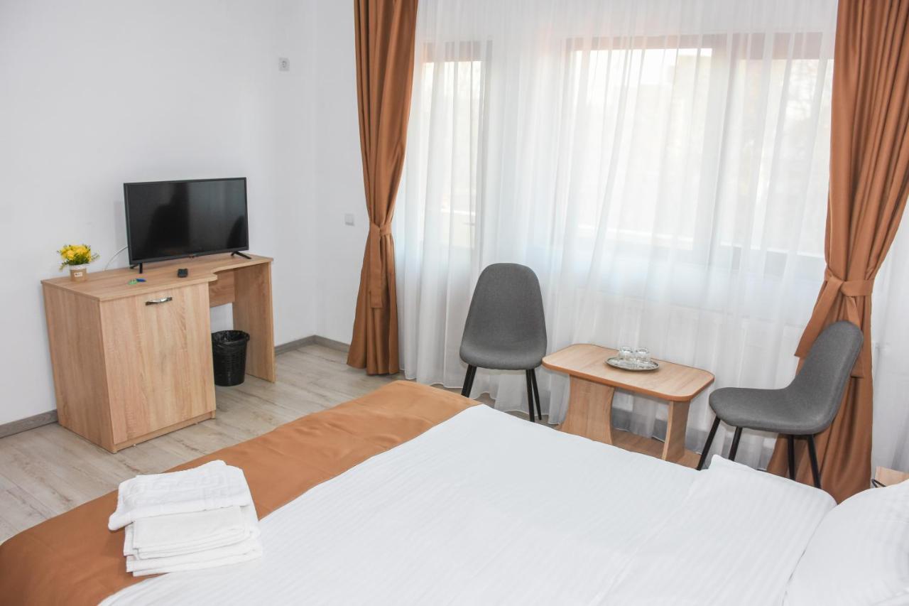 Отель Tomis House Куртя-де-Арджеш Экстерьер фото
