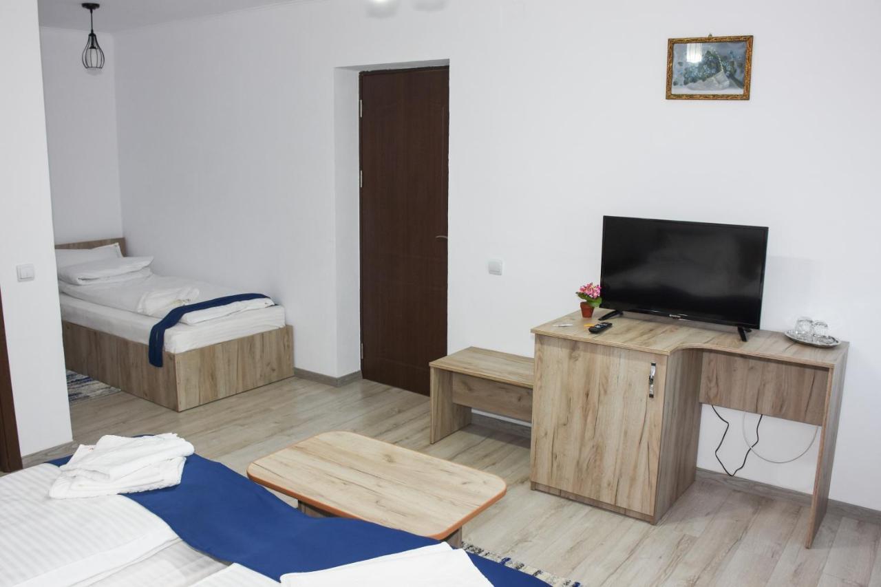 Отель Tomis House Куртя-де-Арджеш Экстерьер фото