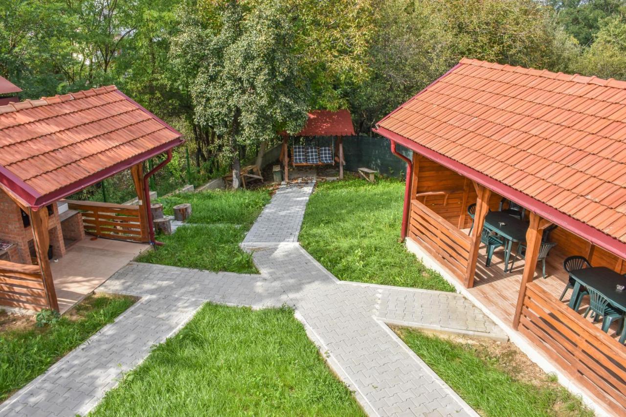 Отель Tomis House Куртя-де-Арджеш Экстерьер фото