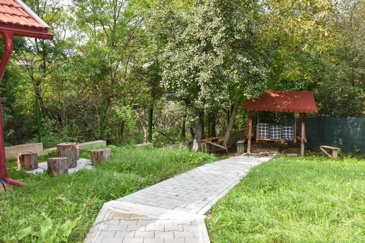 Отель Tomis House Куртя-де-Арджеш Экстерьер фото